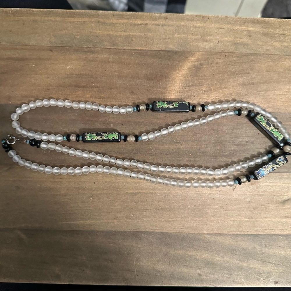 Vintage Chinese and frosted bead necklace - Picture 3 of 3